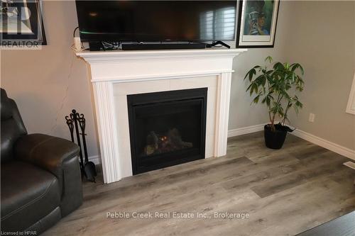 88 Huron Heights Drive, Ashfield-Colborne-Wawanosh (Colborne Twp), ON - Indoor Photo Showing Living Room With Fireplace