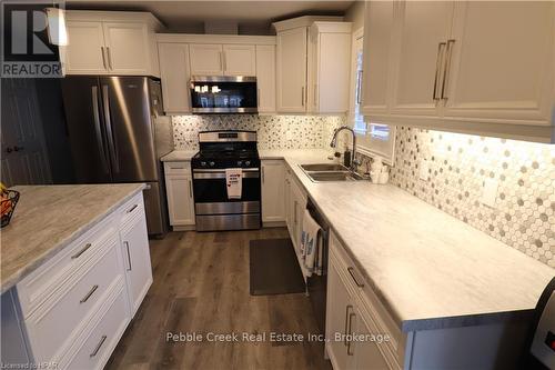 88 Huron Heights Drive, Ashfield-Colborne-Wawanosh (Colborne Twp), ON - Indoor Photo Showing Kitchen With Double Sink