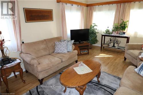 28 Sutton Drive, Ashfield-Colborne-Wawanosh (Colborne Twp), ON - Indoor Photo Showing Living Room