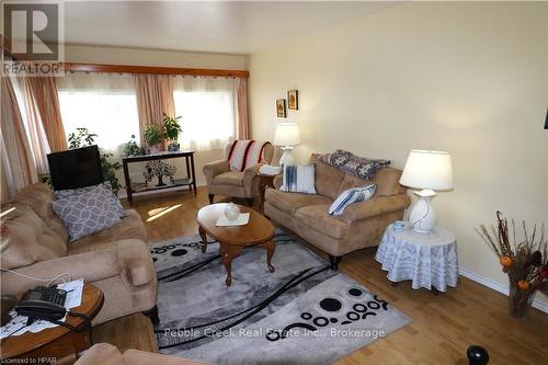 28 Sutton Drive, Ashfield-Colborne-Wawanosh (Colborne Twp), ON - Indoor Photo Showing Living Room