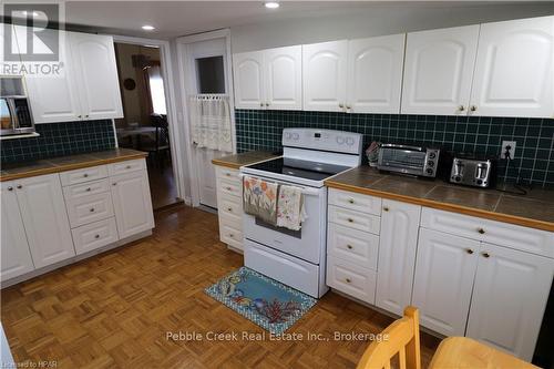 28 Sutton Drive, Ashfield-Colborne-Wawanosh (Colborne Twp), ON - Indoor Photo Showing Kitchen