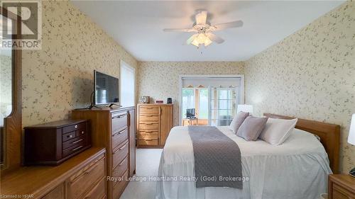 301 Bethune Crescent, Goderich (Goderich (Town)), ON - Indoor Photo Showing Bedroom