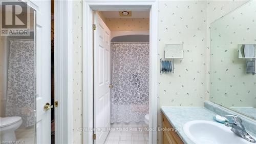 301 Bethune Crescent, Goderich (Goderich (Town)), ON - Indoor Photo Showing Bathroom