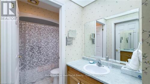 301 Bethune Crescent, Goderich (Goderich (Town)), ON - Indoor Photo Showing Bathroom