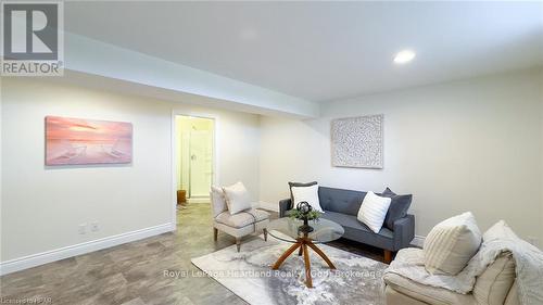 301 Bethune Crescent, Goderich (Goderich (Town)), ON - Indoor Photo Showing Living Room