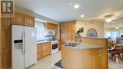 301 Bethune Crescent, Goderich (Goderich (Town)), ON - Indoor Photo Showing Kitchen With Double Sink