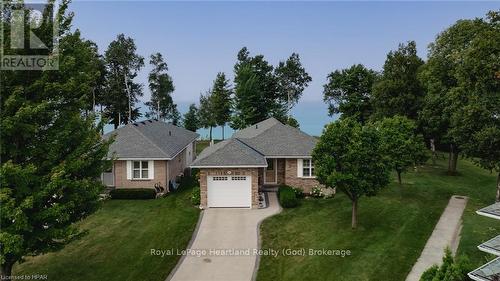 301 Bethune Crescent, Goderich (Goderich Town), ON - Outdoor With Facade