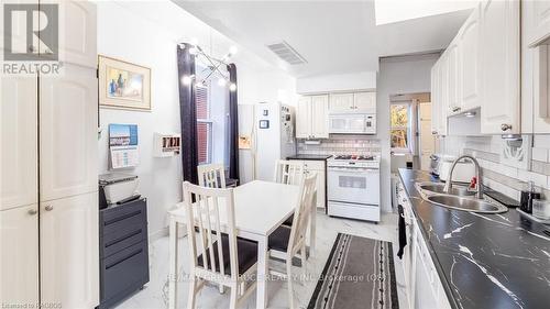 1087 7Th Avenue W, Owen Sound, ON - Indoor Photo Showing Kitchen With Double Sink