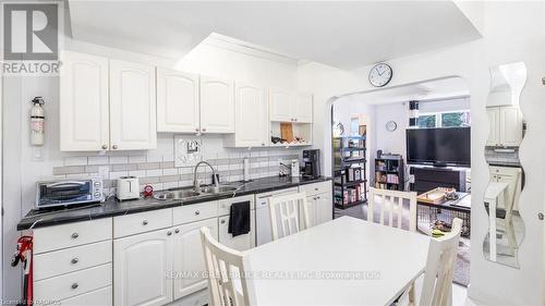 1087 7Th Avenue W, Owen Sound, ON - Indoor Photo Showing Kitchen With Double Sink