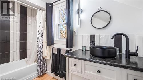 1087 7Th Avenue W, Owen Sound, ON - Indoor Photo Showing Bathroom