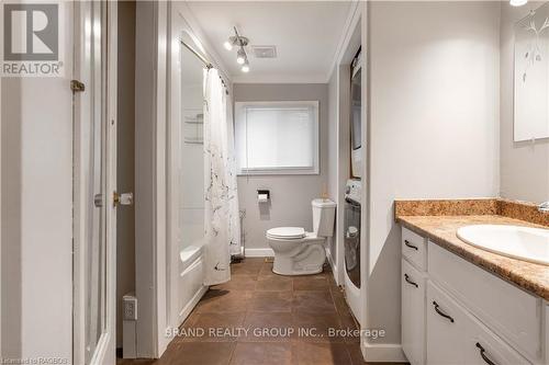 1805 3Rd Avenue W, Owen Sound, ON - Indoor Photo Showing Bathroom