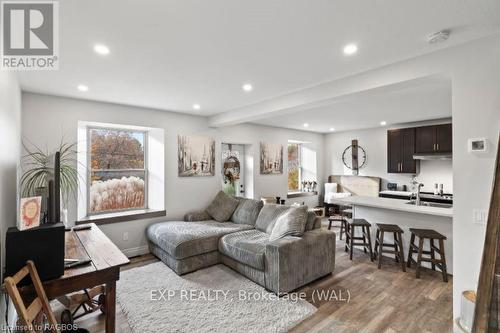 20 Shortt Street, Brockton, ON - Indoor Photo Showing Living Room