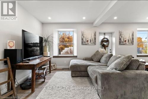 20 Shortt Street, Brockton, ON - Indoor Photo Showing Living Room