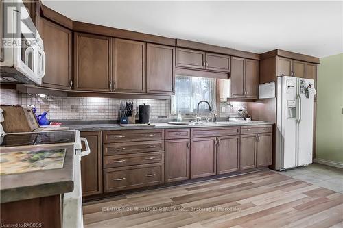 500218 Grey Road 12, West Grey, ON - Indoor Photo Showing Kitchen