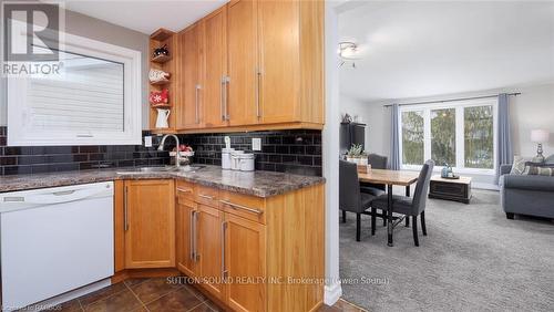 136 6Th Avenue W, Owen Sound, ON - Indoor Photo Showing Kitchen