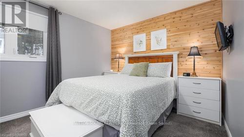 136 6Th Avenue W, Owen Sound, ON - Indoor Photo Showing Bedroom