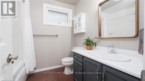 136 6Th Avenue W, Owen Sound, ON - Indoor Photo Showing Bathroom