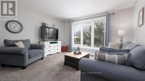 136 6Th Avenue W, Owen Sound, ON - Indoor Photo Showing Living Room