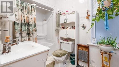 419 Scott Street, South Bruce Peninsula, ON - Indoor Photo Showing Bathroom