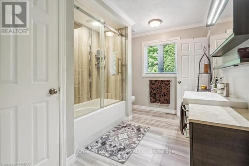 758169 Girl Guide Road, Georgian Bluffs, ON - Indoor Photo Showing Bedroom