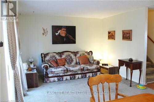 48 - 48 Lamson Crescent, Owen Sound, ON - Indoor Photo Showing Living Room