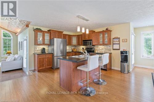 414 4Th Street S, Hanover, ON - Indoor Photo Showing Kitchen With Double Sink