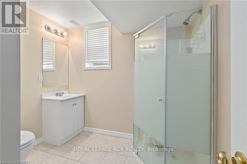 414 4Th Street S, Hanover, ON - Indoor Photo Showing Bathroom