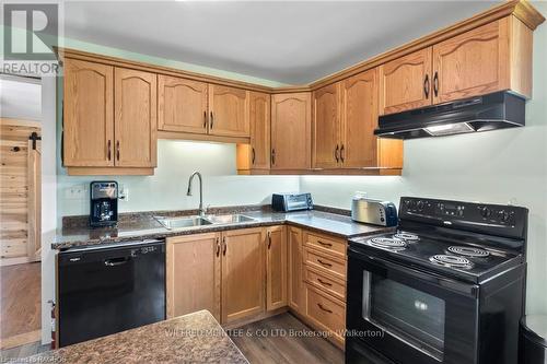 315186 Highway 6, West Grey, ON - Indoor Photo Showing Kitchen With Double Sink