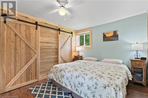 315186 Highway 6, West Grey, ON - Indoor Photo Showing Bedroom