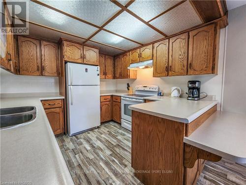 4 Lakefield Avenue, South Bruce Peninsula, ON - Indoor Photo Showing Kitchen With Double Sink