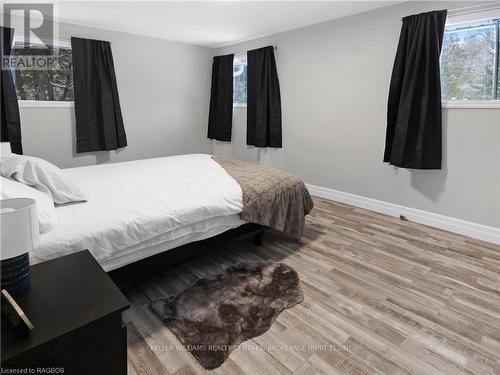 4 Lakefield Avenue, South Bruce Peninsula, ON - Indoor Photo Showing Bedroom