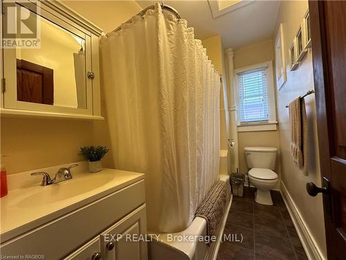 295 9Th Street, Hanover, ON - Indoor Photo Showing Bathroom