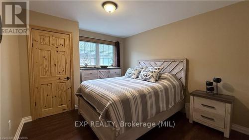 429 Lake Rosalind Road 4, Brockton, ON - Indoor Photo Showing Bedroom