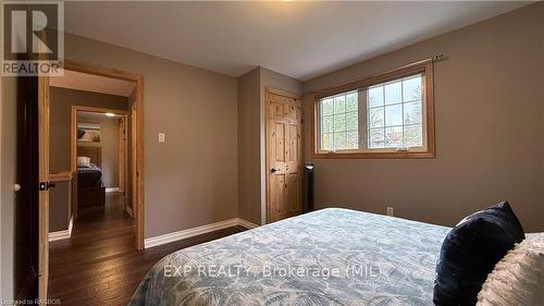 429 Lake Rosalind Road 4, Brockton, ON - Indoor Photo Showing Bedroom