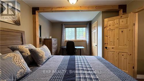 429 Lake Rosalind Road 4, Brockton, ON - Indoor Photo Showing Bedroom