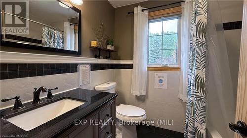 429 Lake Rosalind Road 4, Brockton, ON - Indoor Photo Showing Bathroom