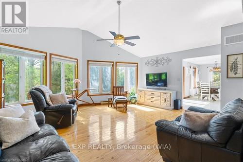 55 Forbes Road, Northern Bruce Peninsula, ON - Indoor Photo Showing Living Room