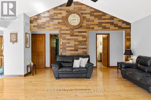 55 Forbes Road, Northern Bruce Peninsula, ON - Indoor Photo Showing Living Room