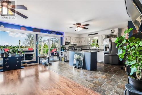 474839 Townsend Lake Road, West Grey, ON - Indoor Photo Showing Kitchen