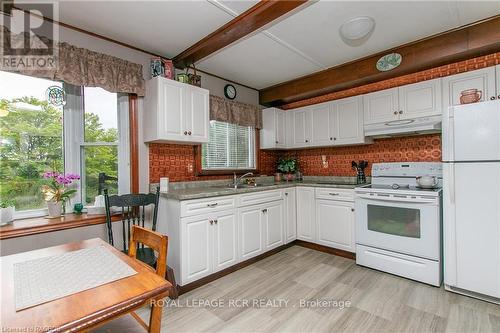 400454 Grey Road 4, Grey Highlands, ON - Indoor Photo Showing Kitchen With Double Sink