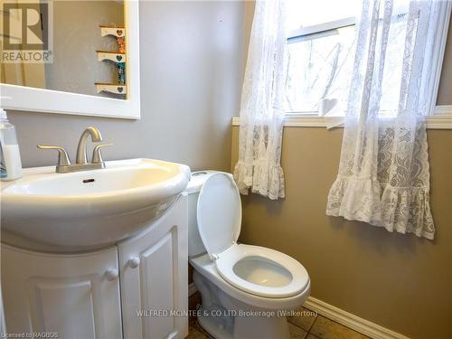 56 Mcgivern Street, Brockton, ON - Indoor Photo Showing Bathroom