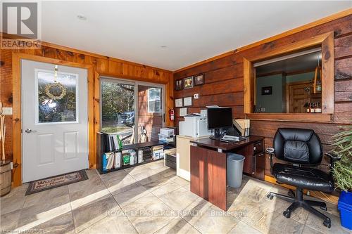 382890 Sideroad 18, West Grey, ON - Indoor Photo Showing Other Room