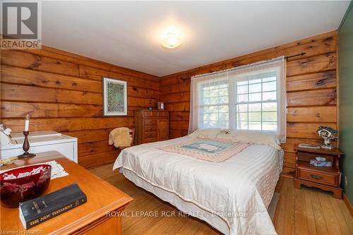 382890 Sideroad 18, West Grey, ON - Indoor Photo Showing Bedroom