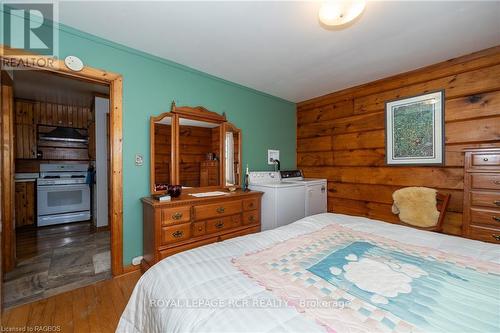 382890 Sideroad 18, West Grey, ON - Indoor Photo Showing Bedroom