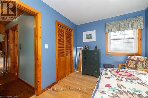 382890 Sideroad 18, West Grey, ON - Indoor Photo Showing Bedroom