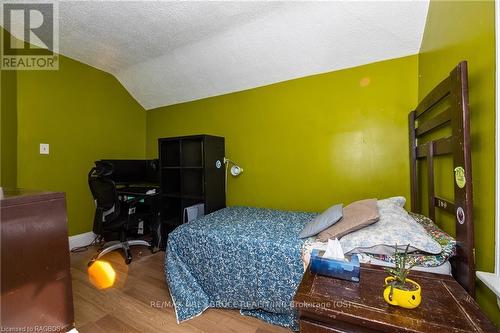 1219 2Nd Avenue E, Owen Sound, ON - Indoor Photo Showing Bedroom