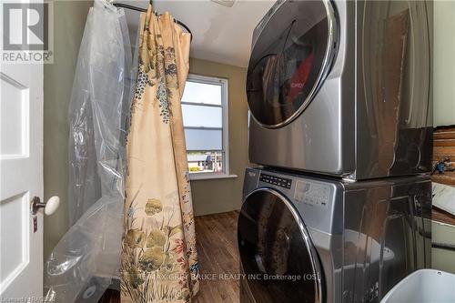 1219 2Nd Avenue E, Owen Sound, ON - Indoor Photo Showing Laundry Room