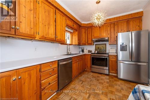 1219 2Nd Avenue E, Owen Sound, ON - Indoor Photo Showing Kitchen