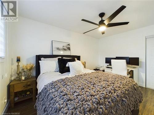 10 Smith Street, Kincardine, ON - Indoor Photo Showing Bedroom