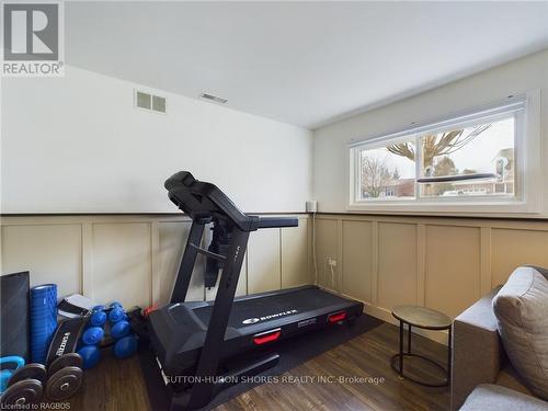 10 Smith Street, Kincardine, ON - Indoor Photo Showing Gym Room